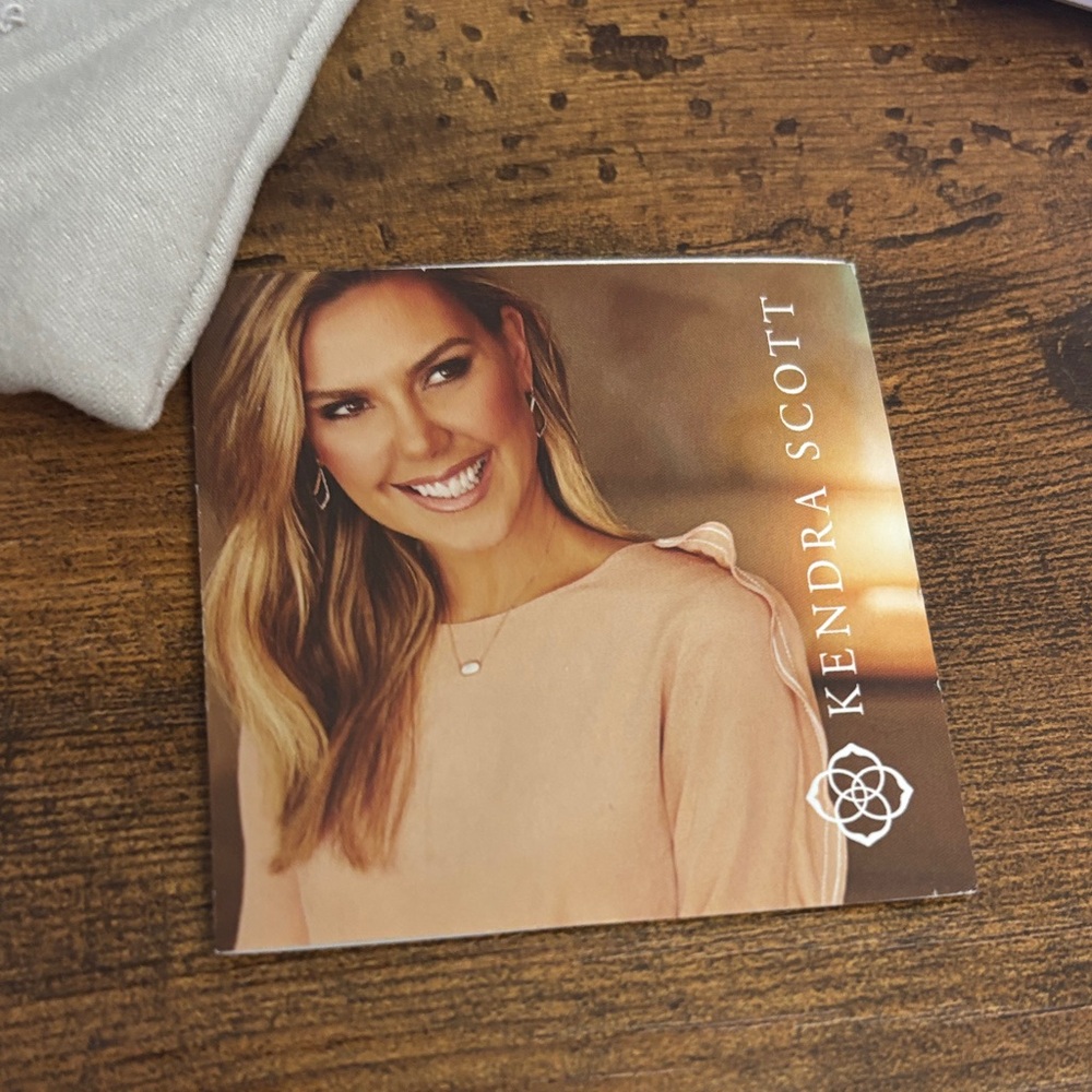 Kendra Scott NWT Gold Decker Tassle Earrings - Picture 3 of 4
